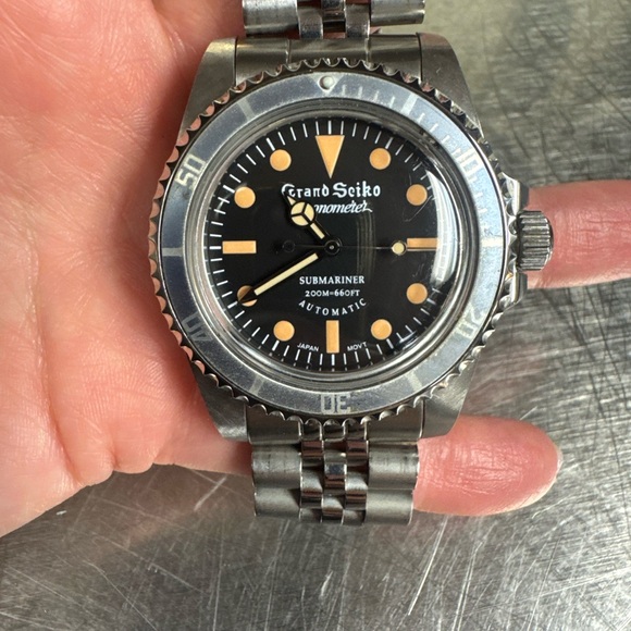 Seiko Black and Silver Men's Watch - Picture 1 of 1